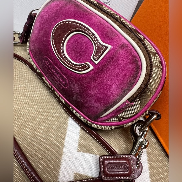 COACH RARE Jacquard Signature "C" Pink Suede Camera Crossbody Bag - Picture 2 of 9